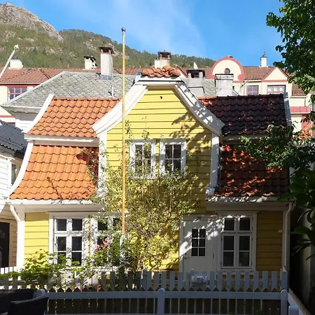 Charming Bergen House, Rare Historic House From 1779, Whole House Appartement Buitenkant foto
