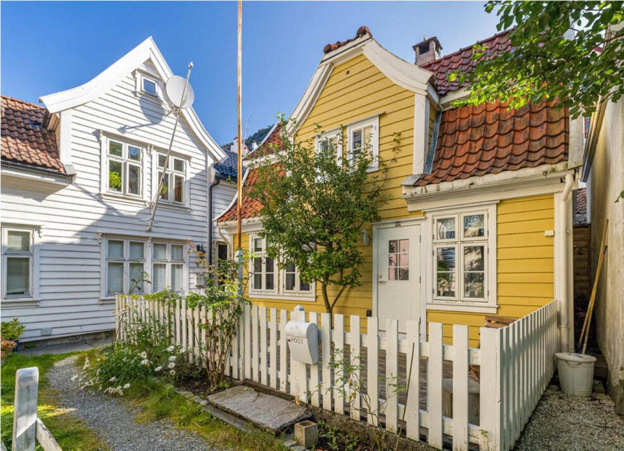 Апартаменты Charming House, Rare Historic House From 1779, Whole House Берген